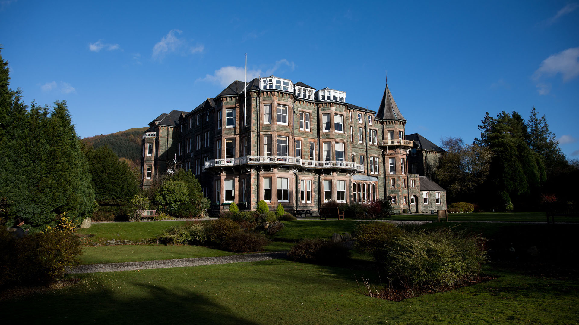 Keswick Hotel: Birds of prey